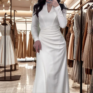 Robe élégante blanche unie à col en V, manches longues, longueur ras du sol, coupe trapèze avec fente latérale et taille naturelle pour occasions formelles - Product Image 2