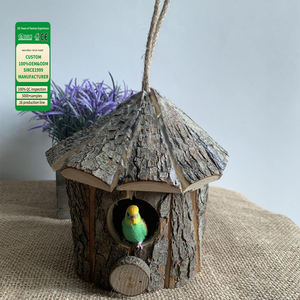 Casetta per Uccelli in Legno di Pioppo FSC, Gabbia per Pappagalli, Decorazione Rustica per Casa e Giardino, Nido per Uccelli in Legno, Casetta in Legno - Product Image 1