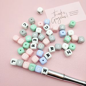 Perles de dentition en silicone souples en forme de <span class=keywords><strong>cube</strong></span> carré de 12 mm avec lettres de l'alphabet pour la fabrication de stylos, porte-clés, colliers et bijoux - Product Image 4