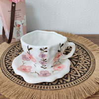 Ensemble de tasses à fleurs en porcelaine sous glaçure dessinées à la main, plateau fait main, poignée ergonomique, tasses compatibles lave-vaisselle/micro-ondes, haute valeur esthétique