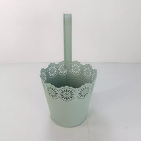 Pot Tanaman Gantung Besi Berlubang Motif Renda Vintage, Pot Gantung Logam Berpola Bunga Daisy dengan Pengait untuk Balkon, Teras, Pagar