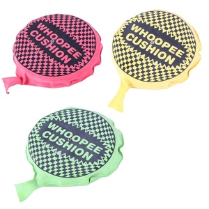 Coussin personnalisé qui fait du bruit de frottement, auto-gonflant, hygiénique, drôle, cadeau farceur, blague, jouet qui fait des farts, couleur (25 x 25 cm) - Product Image 4