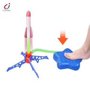 Chengji Outdoor Sport Game Air Pressed Stomp Launcher Pedal Pump Three Foam Flying Rocket giocattolo luminoso