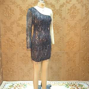 Robe <span class=keywords><strong>mi</strong></span>-longue moulante moulante à manches longues et à franges pour femmes pour les fêtes et les cocktails - Product Image 4