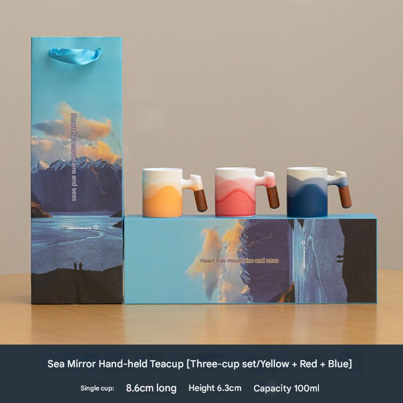 A 3 cup set (Yellow+red+blue)
