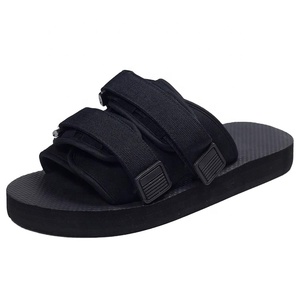 Chaussons pour hommes de créateur de mode, confortables, en cuir souple, sandales plates tendance, tongs décontractées, sandales non plates pour hommes - Product Image 1
