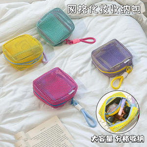 Bolsa de cosméticos de malla ligera con estilo, organizador de viaje de almacenamiento de maquillaje con cremallera cuadrada - Product Image 4