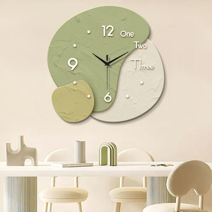 Horloge murale analogique créative et silencieuse pour salon, design original en forme d'extraterrestre, décoration intérieure - Product Image 4