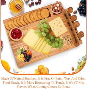 Bandeja de Bambú para Queso, con 4 Cuchillos para Queso, Bandeja de Madera para Servir, para Navidad, Bodas, Cumpleaños y Aniversarios - Product Image 4
