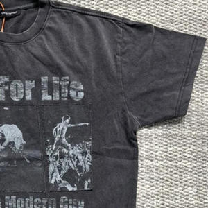 T-shirt Homme MC BUILD Coupe Classique en Coton Premium Épais Effet Vieilli et Usé avec Imprimé Vintage et Effet Patch - Product Image 2