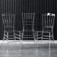 Chaises Chiavari en plastique durables, écologiques, imperméables pour la location d'événements tels que les mariages, les banquets et les dîners dans les hôtels