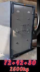Armoire de rangement industrielle en acier sur mesure de qualité supérieure, robuste et sécurisée pour entrepôt et usine, avec serrure personnalisable - Product Image 1