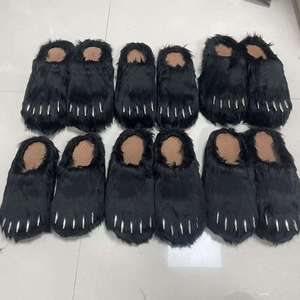 Pantoufles en fourrure en forme de patte d'ours unisexe à bout ouvert avec griffes métalliques, confortables pour l'intérieur et l'extérieur, chaussures d'hiver pour la maison - Product Image 3