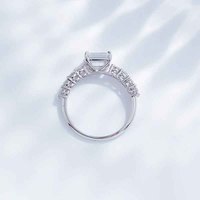 Anello da donna in platino Pt950 massiccio con diamante da laboratorio taglio smeraldo, design artistico a fascia, lusso prismatico e luminoso