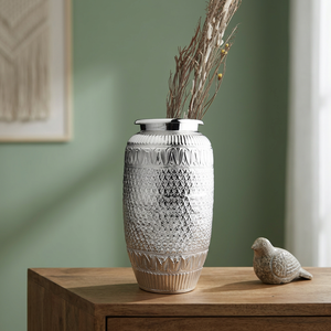 Vase de mariage moderne en laiton plaqué argent fait à la main - Product Image 3
