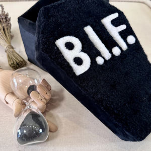 Изготовленный на заказ черный Хэллоуин вышитый бархатный ящик для хранения ювелирных изделий ожерелье серьги кольцо готический гроб в форме ювелирных изделий упаковочная коробка - Product Image 3