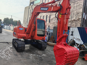 Potente Excavadora Pequeña de 8 Toneladas Doosan DH80 – Motor Diésel Yanmar, Certificación CE/EPA para Trabajos Pesados - Product Image 4