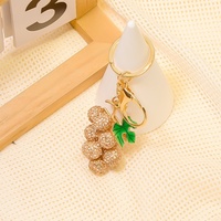 Porte-clés Raisin tendance avec strass, en alliage de zinc et cordon en cuir, pendentif DIY - Cadeau d'affaires de Chine