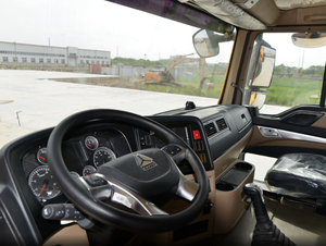 Nouveau camion lourd diesel Howo 8x4, camion à benne basculante, semi-remorque avec moteur Weichai, capacité de 31 à 40 tonnes, 10 roues - Product Image 3