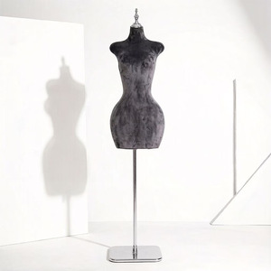 Mannequin de présentation <span class=keywords><strong>femme</strong></span> BBL en velours givré PU - Demi-<span class=keywords><strong>corps</strong></span> avec hanches larges et buste, support doré - Product Image 6
