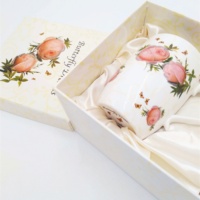 Boîte cadeau rigide personnalisée avec impression, plateau intérieur doublé de satin de luxe, pour ensemble de tasses en porcelaine