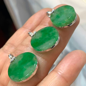 Pendentifs en or 18 carats avec jade naturel de qualité supérieure et fermoir incrusté de diamants, bijoux de luxe légers pour femmes, cadeaux, vente en gros - Product Image 2