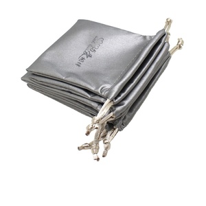 Nouveau sac à cordon en satin tendance avec logo pour les extensions de cheveux, sac anti-poussière - Product Image 5