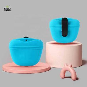 Trainingszak Voor Huisdieren Met Clip En Magnetische Sluiting Siliconen Draagbare Hondentraktatie Zakje Snack Snack Voor Huisdieren - Product Image 3