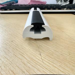 Protector de Borde de Barco Blanco y Negro, Guardabarros de Goma con Bisagra para Protección Contra Impactos en Muelles Marinos - Product Image 1