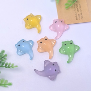 100 pièces de miniatures d'animaux mignons en forme de petits poissons transparents <span class=keywords><strong>3D</strong></span>, décorations de micro-paysages, cadeaux pour la décoration de la maison - Product Image 2