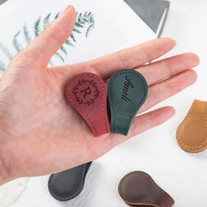 Marcador Magnético de Cuero con Nombre Grabado Personalizado, Marcador de Página con Icono, Hecho a Mano, Clásico, Reutilizable, Clip para Libros - Product Image 3
