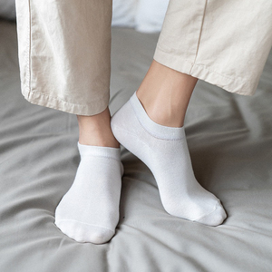 Chaussettes bateau invisibles en coton pour hommes, couleur unie, respirantes, absorbant la transpiration, anti-chute, décontractées, vente en gros pour l'été - Product Image 5