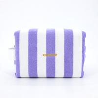 Pochette de maquillage de plage en tissu éponge rayé avec logo personnalisé, douce et absorbante, avec fermeture éclair et poignée souple pour l'été