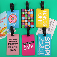 Étiquettes de bagages en PVC avec lettres de dessins animés colorées pour sacs à dos, personnalisées en noir avec souvenirs par sublimation pour les voyages à la plage