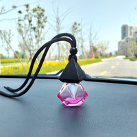 Flacon diffuseur de parfum carré en verre de 8 ml, vente chaude, diffuseur de parfum pour voiture, pendentif suspendu, bouchon en bois noir