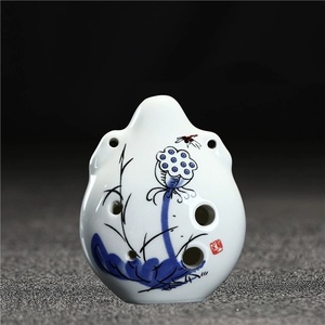 Ocarina décorative en céramique à 6 trous, peinte à la main, motif prune, lotus, kaki, instrument de musique folklorique pour collection - Product Image 5