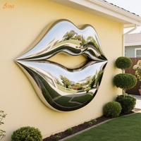 Décoration murale manoir moderne d'extérieur Design créatif Polissage miroir Métal Art abstrait Lèvres géantes en acier inoxydable Sculpture murale