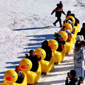 Luge à neige remorquable durable et amusante en forme d'animal en plastique jaune, écologique, certifiée sécurité, pour enfants et adultes - Product Image 3