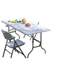 Table et chaises pliantes rectangulaires modernes blanches de 6 pi x 8 pi pour l'extérieur, avec design pliable pour une utilisation en cour