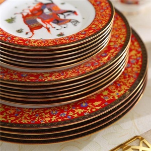 Vente en gros de 58 pièces de vaisselle en porcelaine de luxe européenne, décor de salle à manger, chevaux rouges - Product Image 5