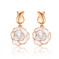 Boucles d'oreilles tendance en argent 925 avec fleur de camélia en résine, incrustation de perles d'imitation, bijoux originaux pour femme, cadeau de fête, mariage