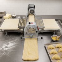 Machine à étaler la pâte commerciale en acier inoxydable pour le pain, les croissants, les tartes, la pâte à rouler, utilisation en boulangerie