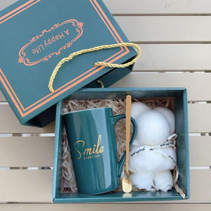 Juego de Tazas de Café de Porcelana QX 4 en 1 con Tapa, Cuchara y Caja de Regalo, Aptas para Microondas y Lavavajillas, Diseño Contemporáneo para Regalos - Product Image 4