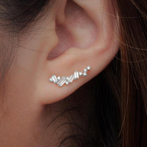Orecchini a Perno con Zirconi Scintillanti, Stile Coreano Minimalista ed Elegante, Gioielli da Donna alla Moda per Uso Quotidiano, Regalo Chic - Product Image 1