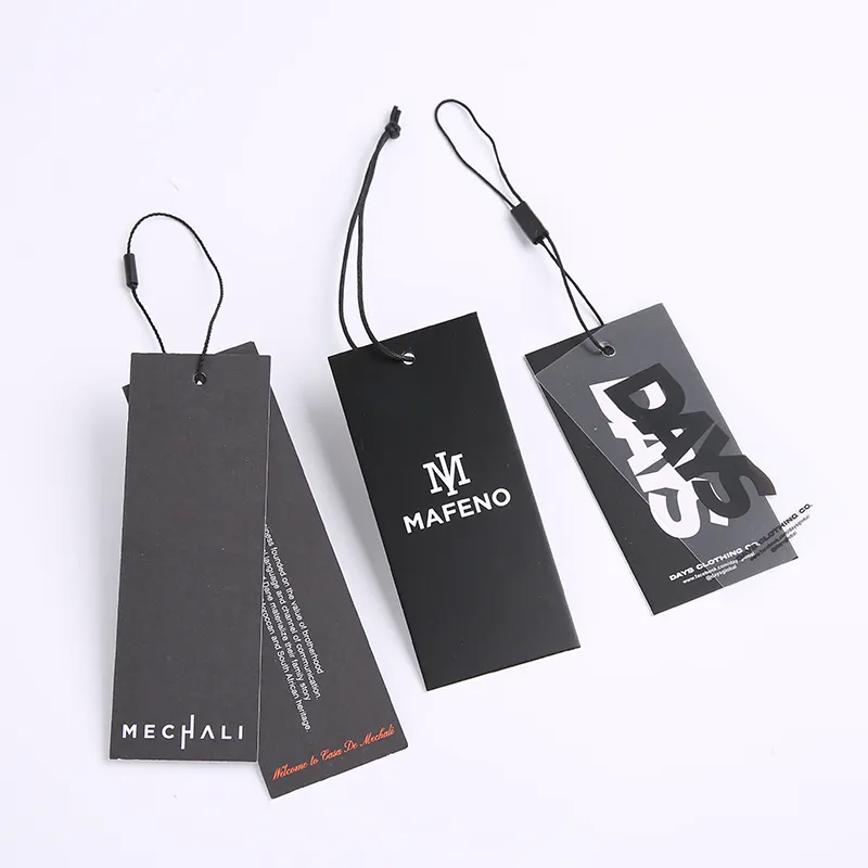 Etiquetas personalizadas do balanço do vestuário de luxo Roupas Etiqueta de impressão Nome logotipo Plástico pendurar tag com papel string hangtags para roupas próprio logotipo