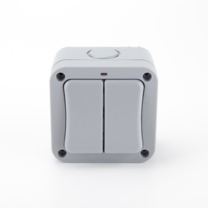 Interruptor de pared impermeable para exteriores Sika, de 2 vías y doble polo, IP66, montaje en superficie, para patio y uso en exteriores. - Product Image 1