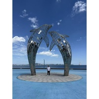 Grande sculpture de poisson en acier inoxydable creuse en fil métallique pour l'extérieur