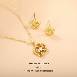 Collier élégant en alliage de cuivre avec pendentif cœur en diamant rose brossé pour femme, chaîne de clavicule pour usage quotidien - Product Image 4