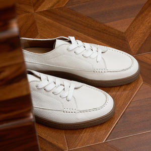 Nuevas zapatillas blancas retro de cuero de grano de primera calidad con cordones y relieve, antideslizantes, estilo británico, para primavera/verano. - Product Image 3