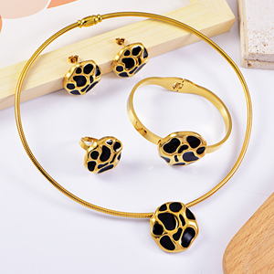 2025 रेट्रो स्टेनलेस स्टील कॉलर काले और सफेद अनियमित गोल नेकलेस ब्रेसलेट स्टड इयररिंग सेट - Product Image 1